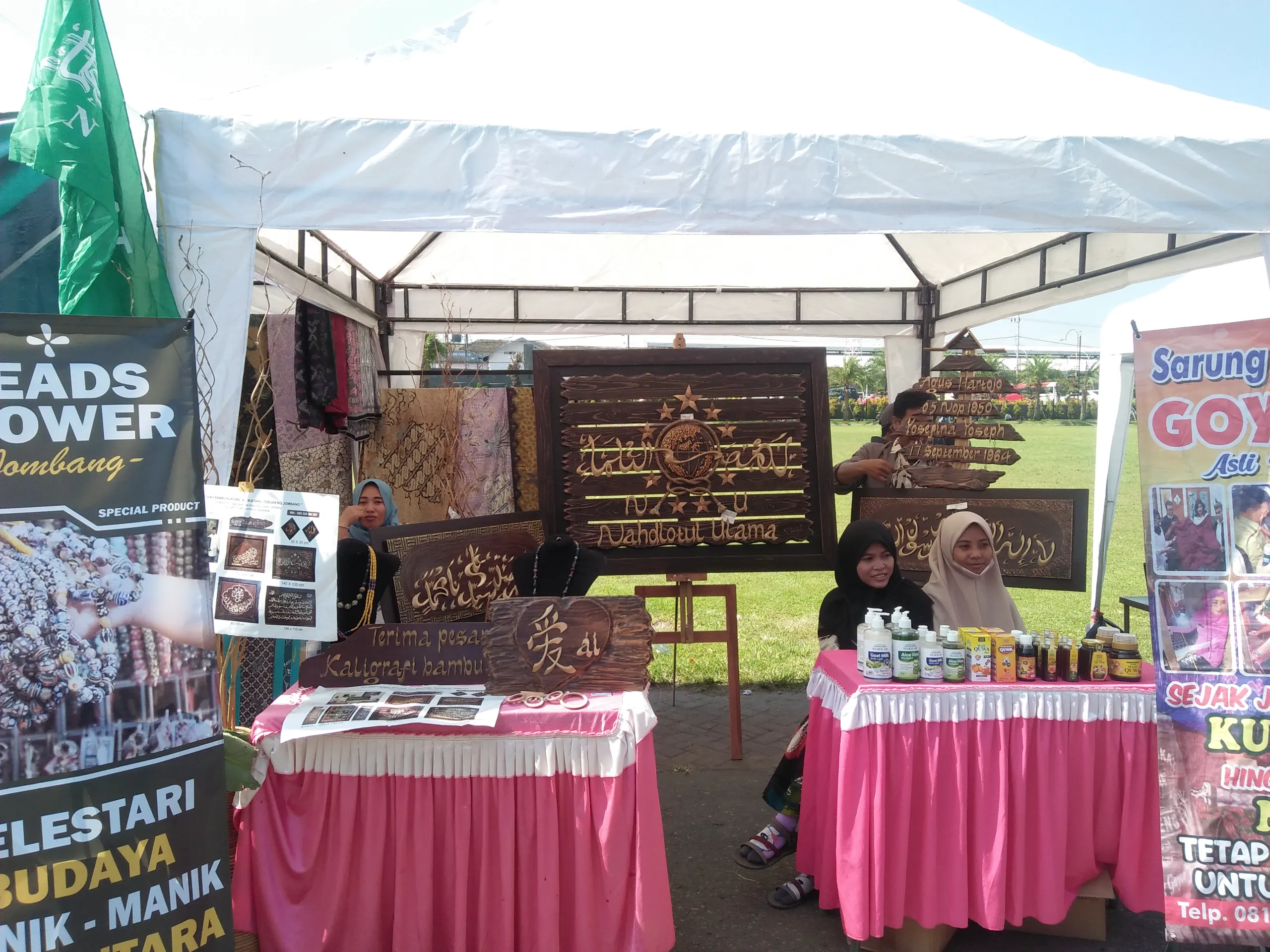 Stan produk UMKM di pameran Nahdlatul Ulama